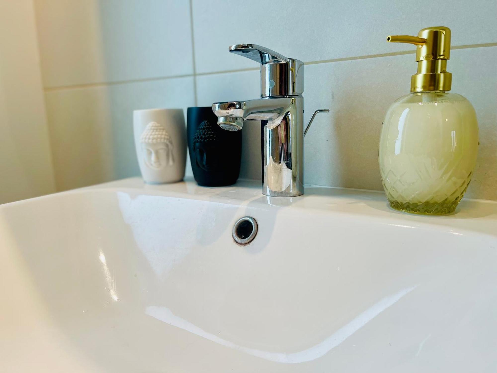 Down Town Spacious Loft Retreat With Private Parking Bruxelles Extérieur photo