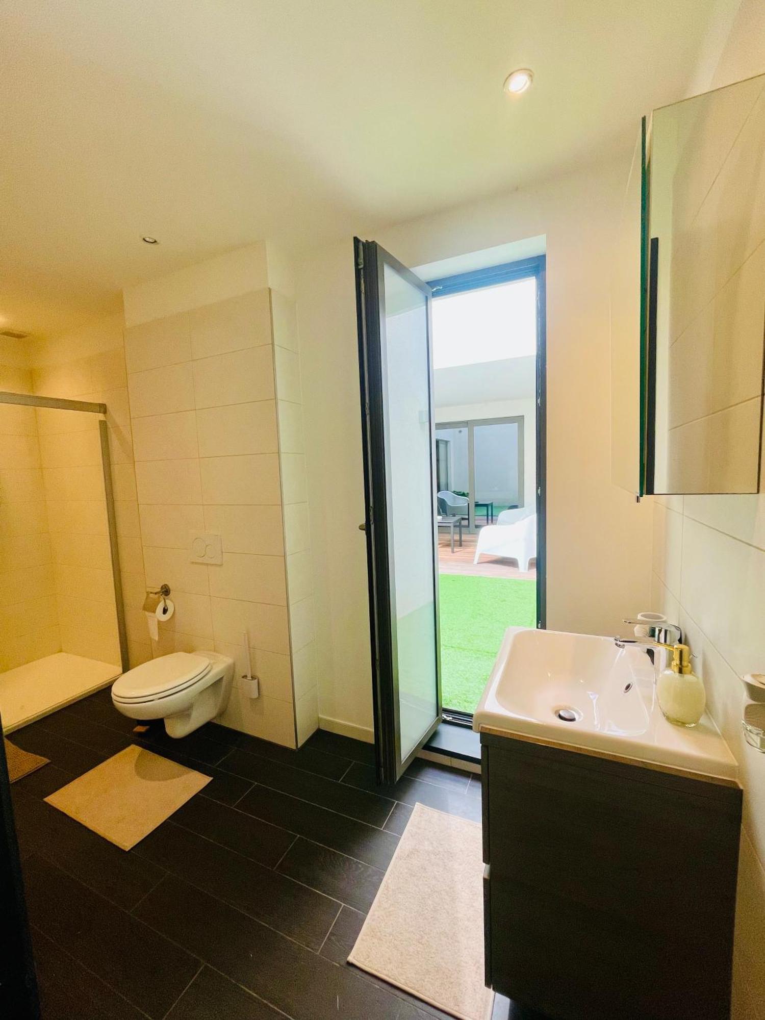 Down Town Spacious Loft Retreat With Private Parking Bruxelles Extérieur photo