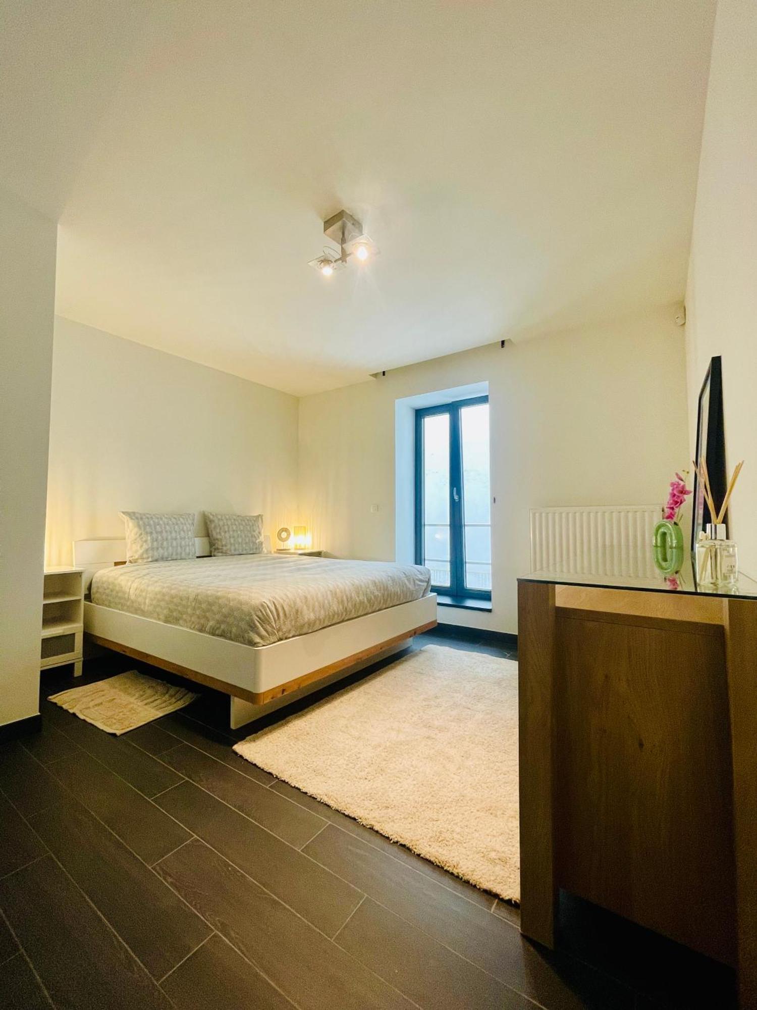 Down Town Spacious Loft Retreat With Private Parking Bruxelles Extérieur photo